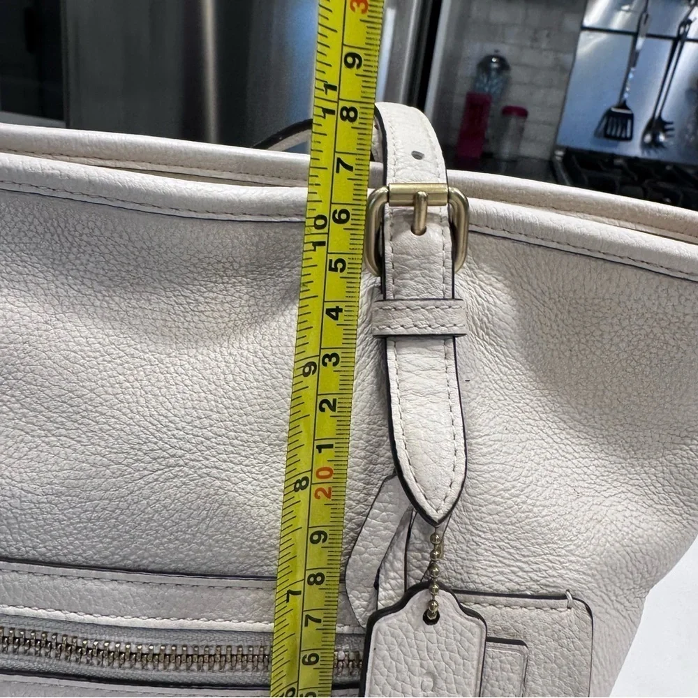 COACH Pebble Leather Taylor Medium Tote C Dangle Charm Chalk EUC